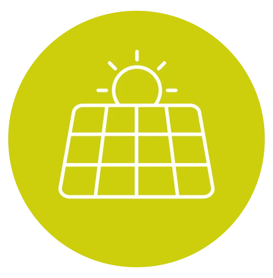 Panneaux solaires produisant de l’électricité pour une maison ou un bâtiment